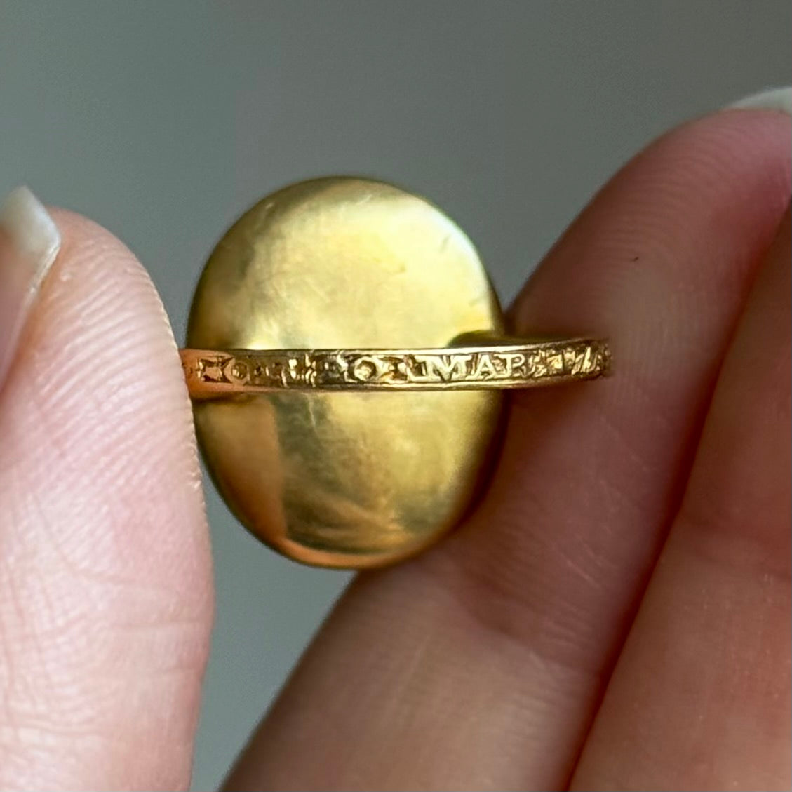 Georgian Mourning Ring in 18 Carat Gold; Circa 1779