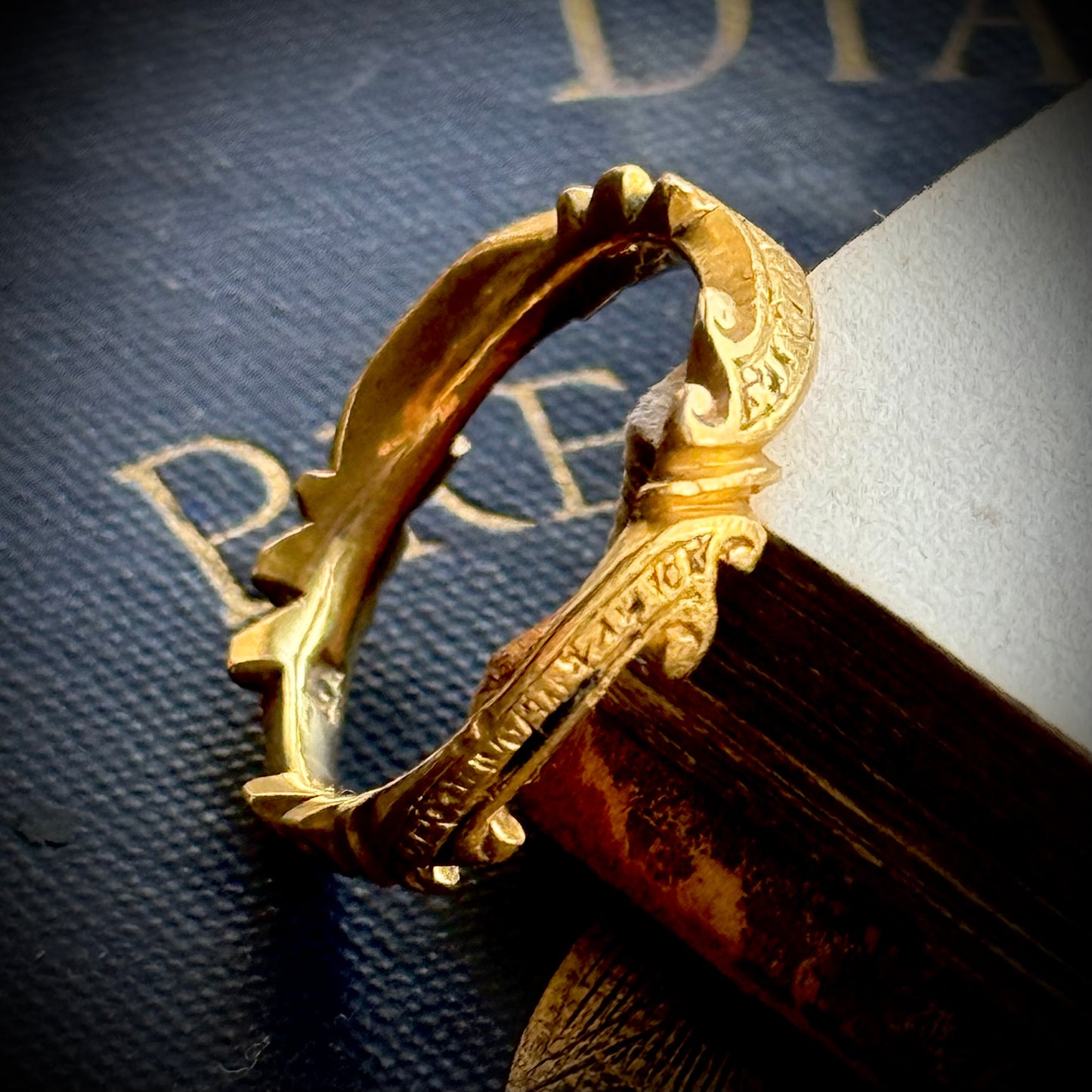 Georgian Mourning ring for Hon. Elizabeth Heathcote in 18 Carat Gold; Circa 1746