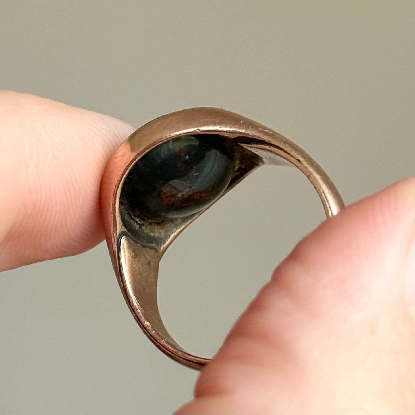 Victorian Bloodstone Signet Ring “Omne Bonum Superne” in 9 Carat Rose Gold