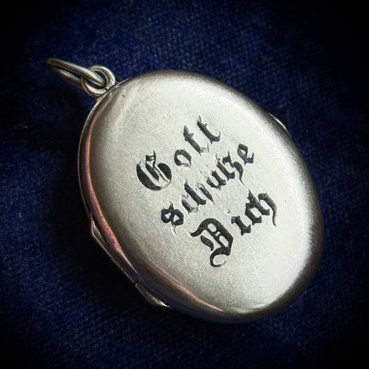 Antique Gott schütze dich Locket in Silver; Circa 1880