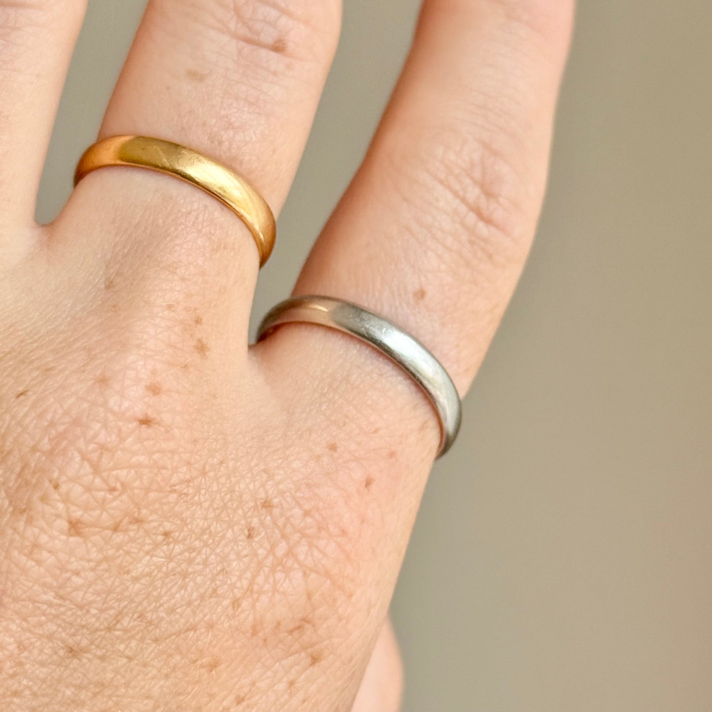 Antique Platinum 3mm Plain Band; Circa 1920