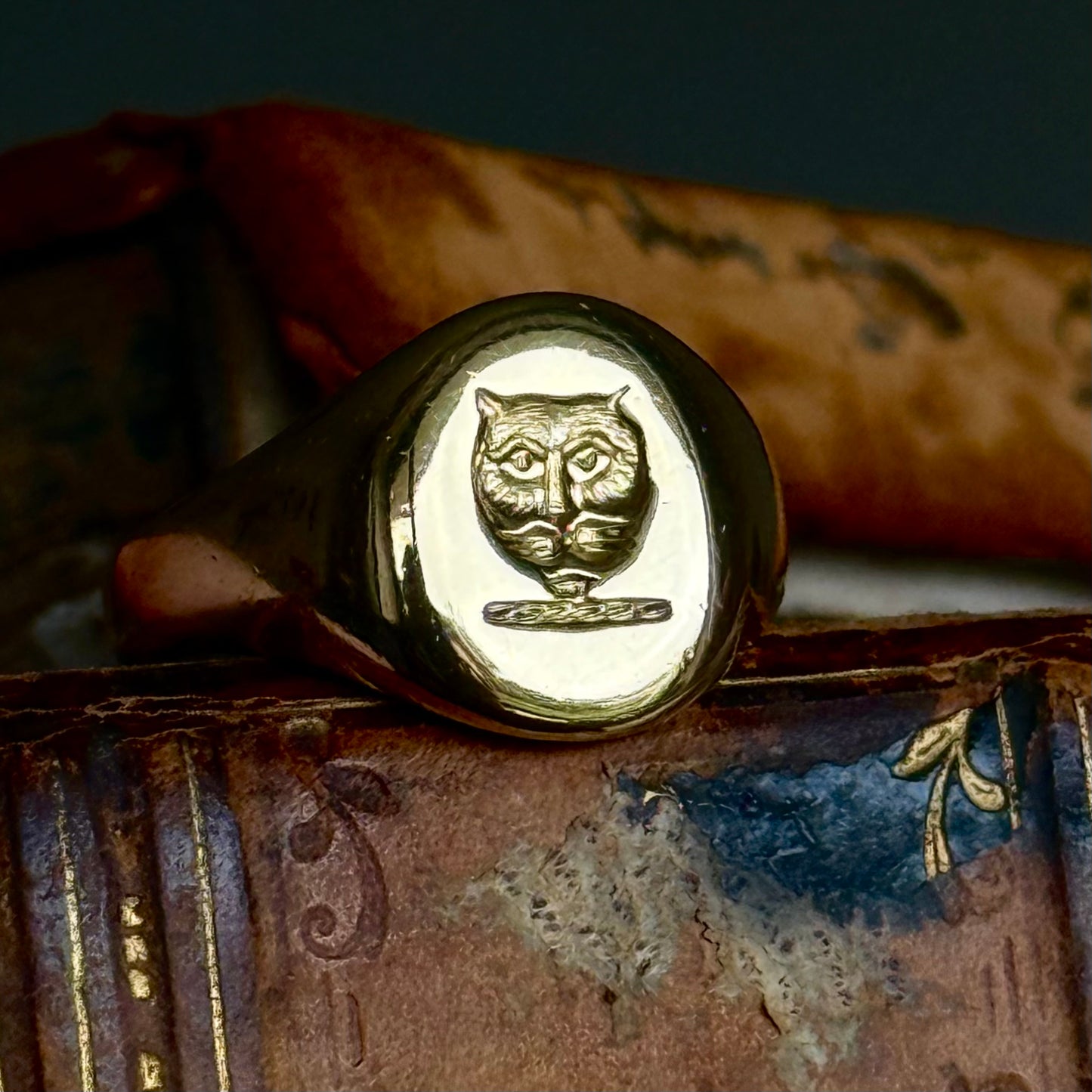Antique Leopard Signet Ring in 18 Carat Gold