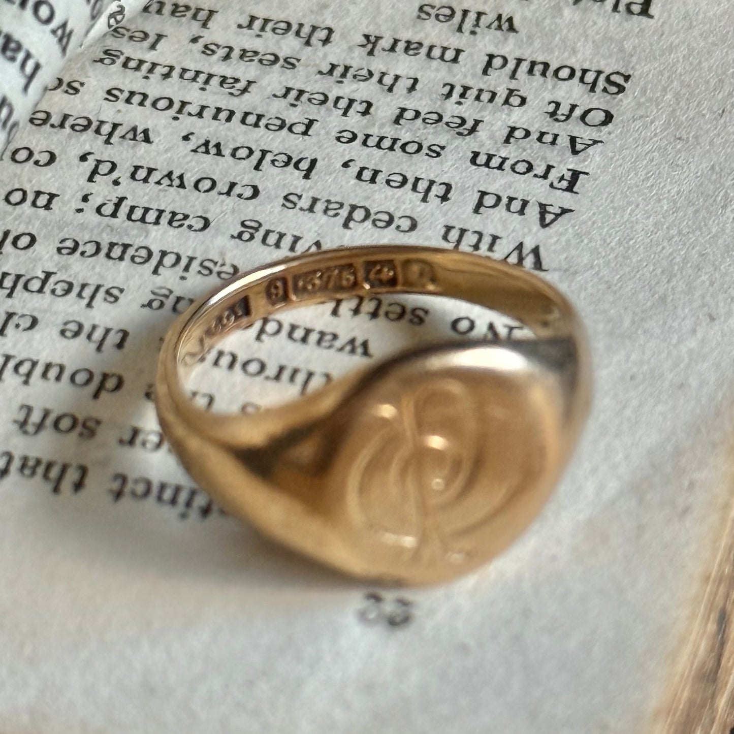 Monogramed Signet Ring in 9 carat Gold; Circa 1930
