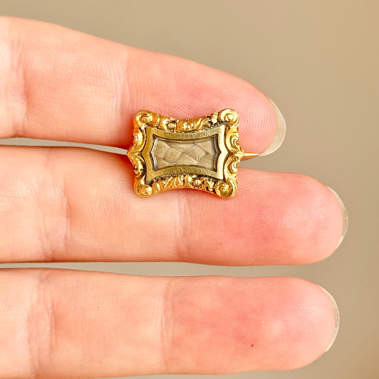Antique Sentimental Brooch in 18 Carat Gold; Circa 1832