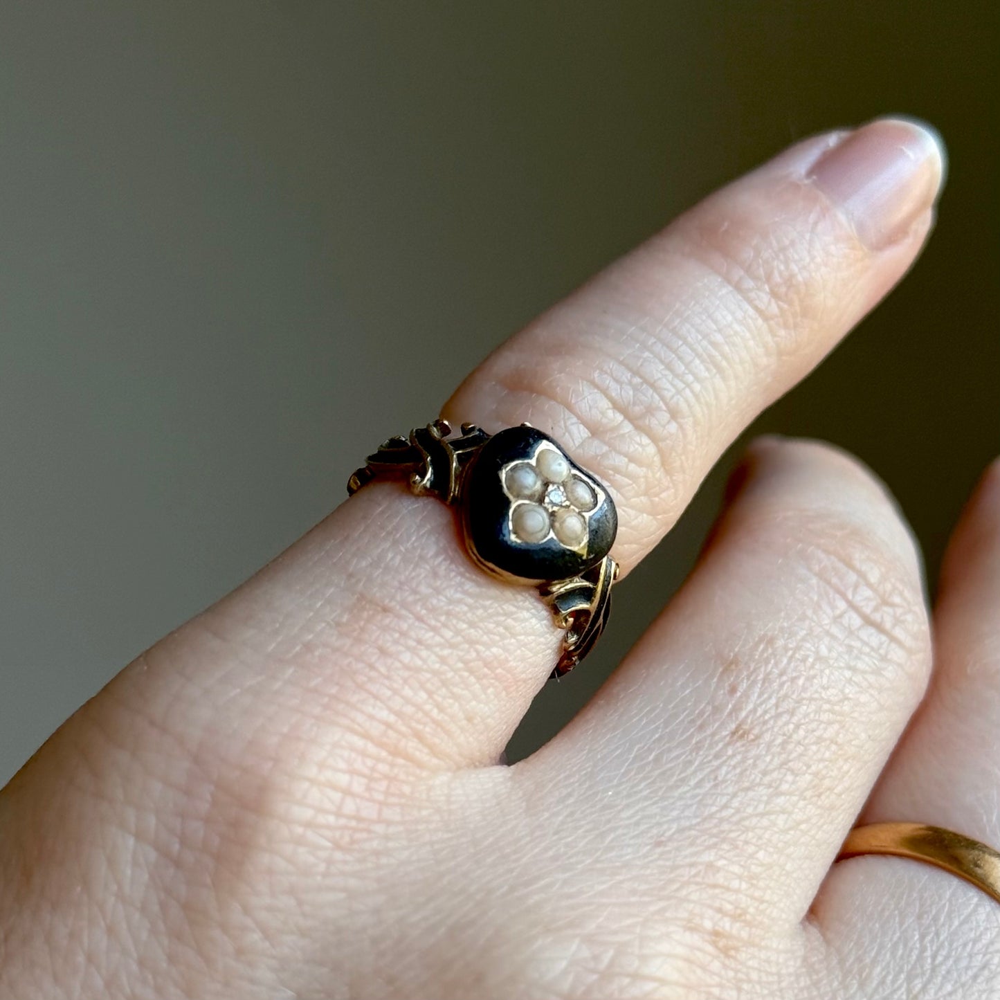Antique Victorian Heart Locket Mourning Ring in 9 Carat Gold