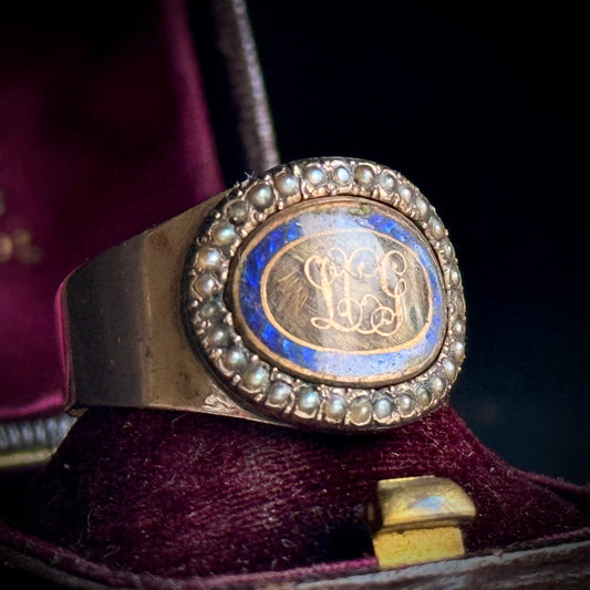 Georgian Mourning Ring in 9 Carat Gold; Circa 1820