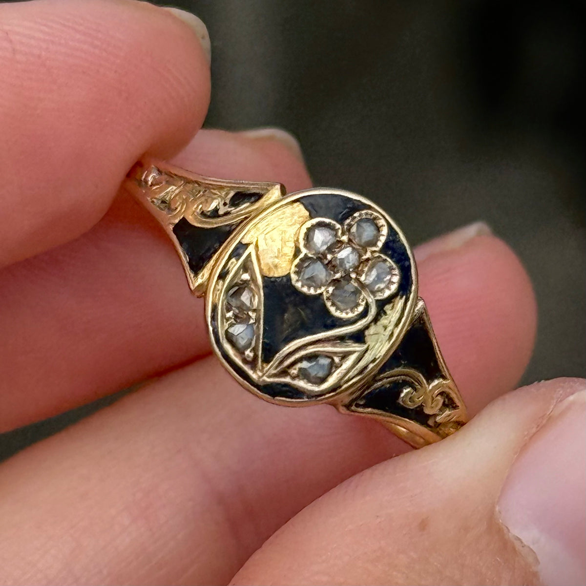 Antique Forget me Not Ring in 9 Carat gold; Circa 1873