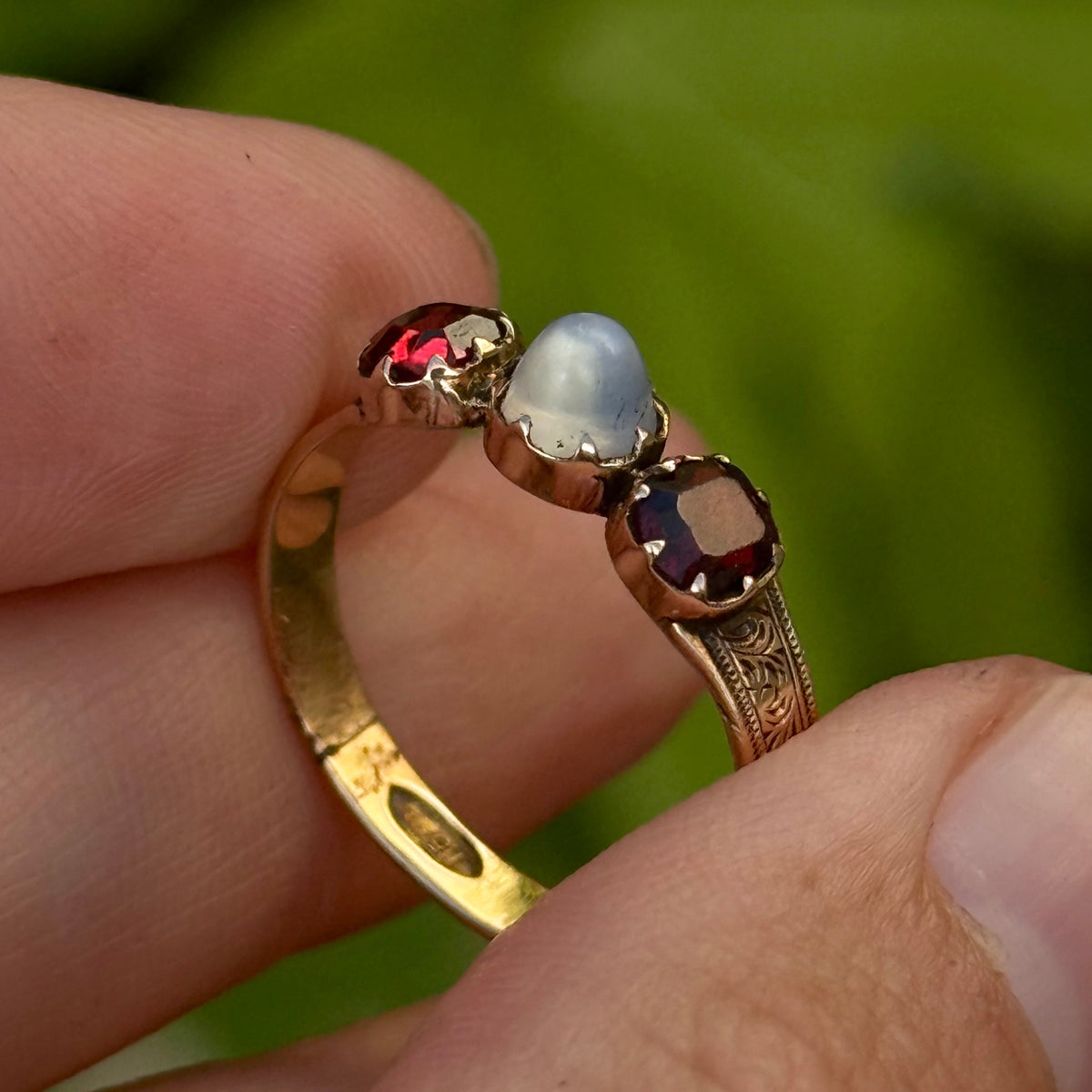 Moonstone & Garnet Ring in 15 Carat gold; Circa 1880