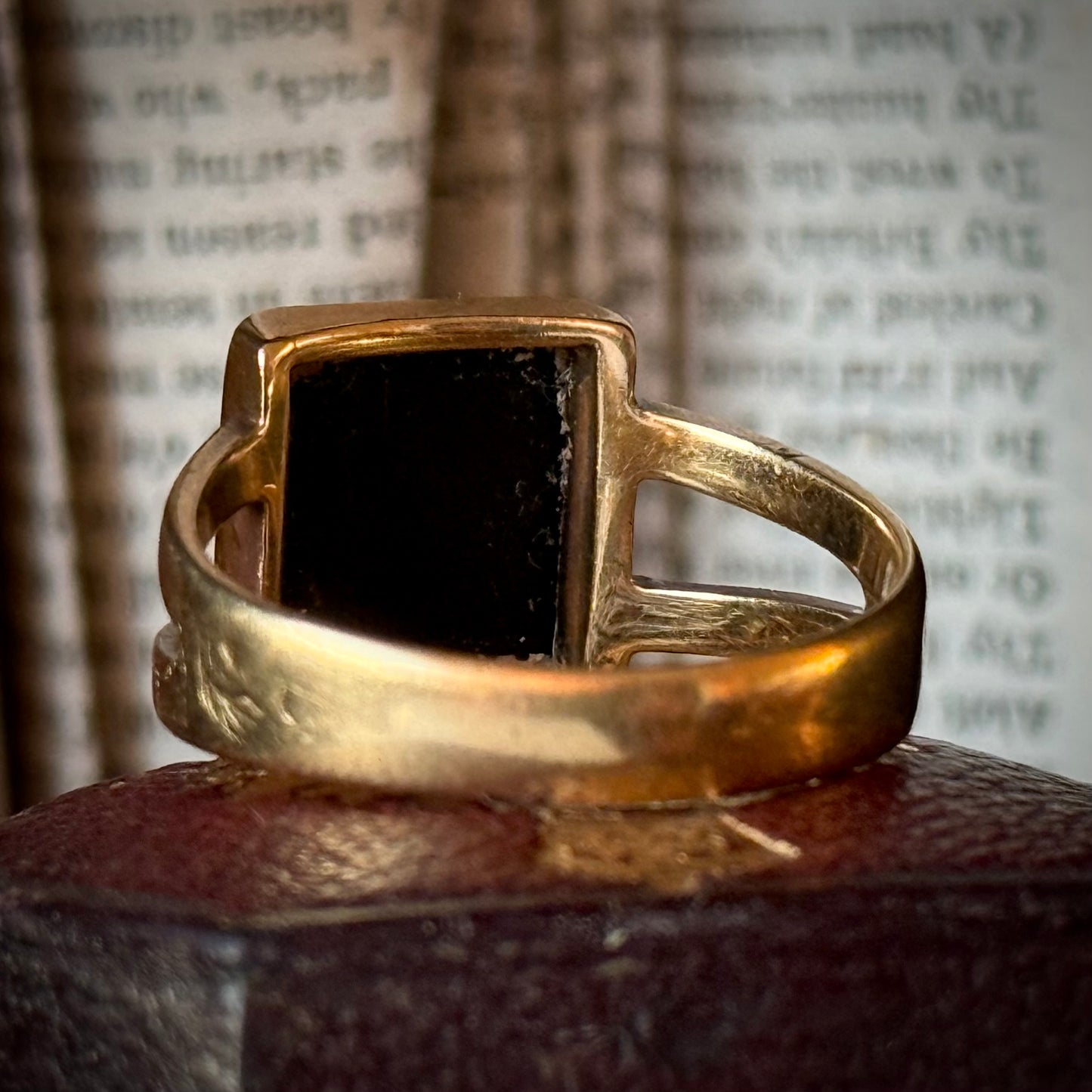 Antique Victorian Intaglio Signet Ring in 18 Carat Gold