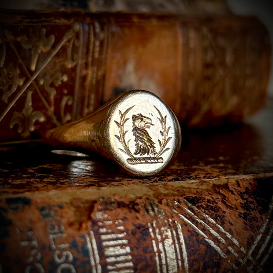 Vintage Lion & Laurel Signet Ring 9 Carat gold