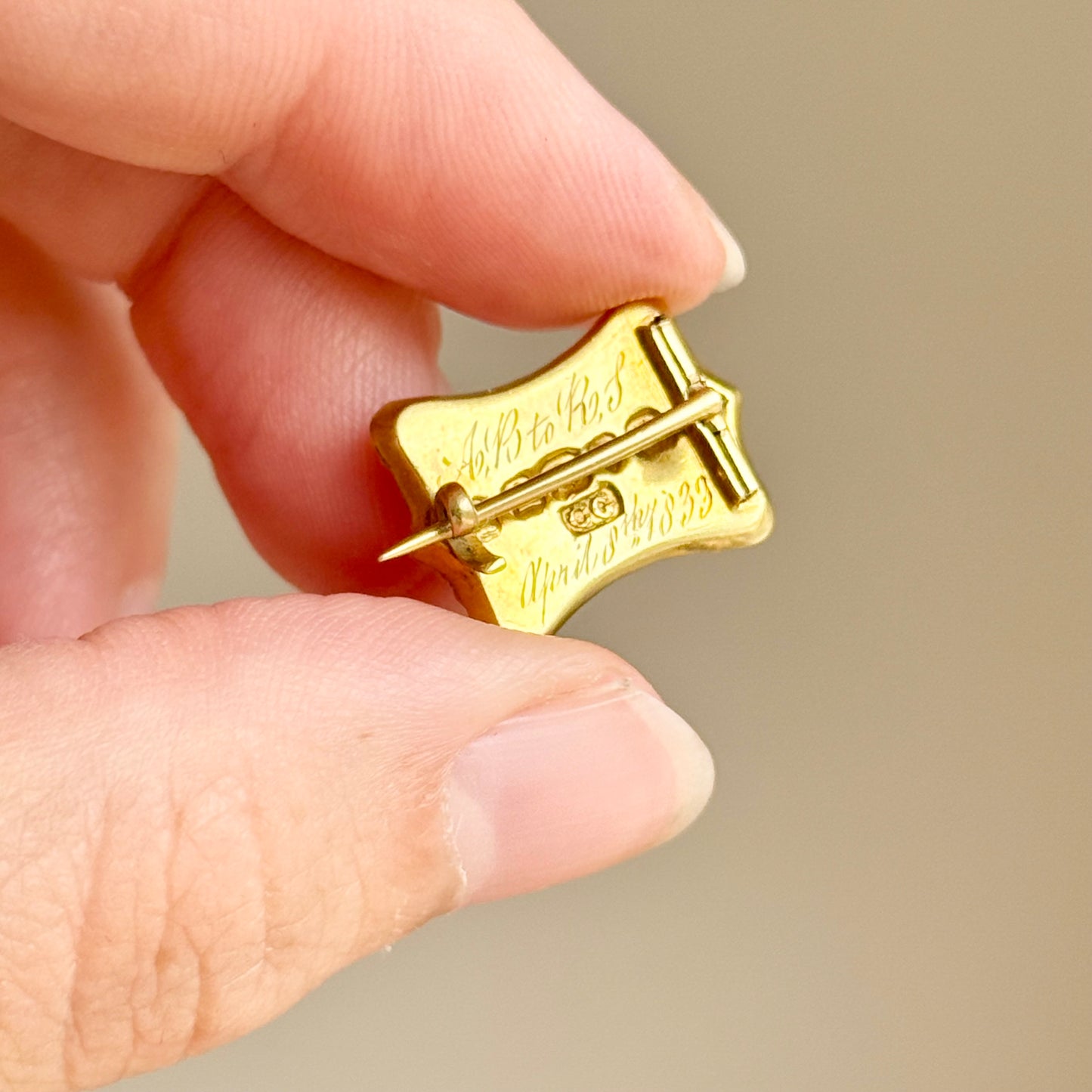 Antique Sentimental Brooch in 18 Carat Gold; Circa 1832