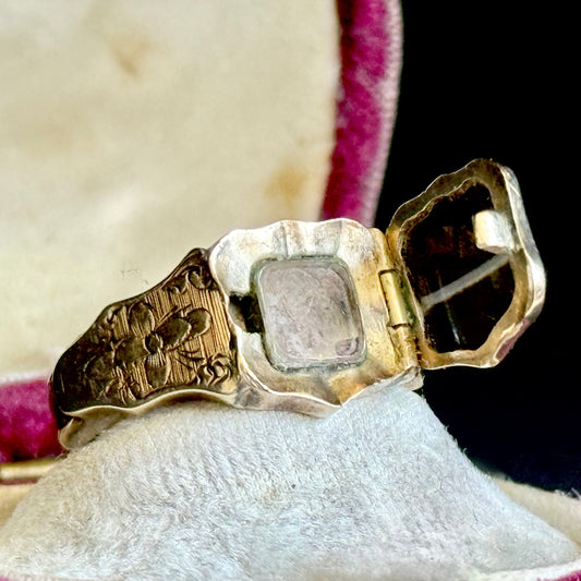 Victorian Mourning Locket Signet Ring in 9 Carat Gold; Circa 1860