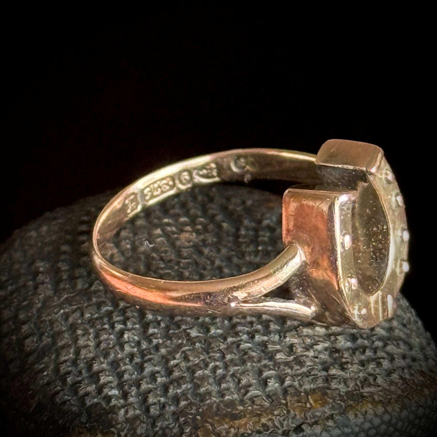 Antique Lucky Horseshoe Ring in 9 Carat Gold; Circa 1911