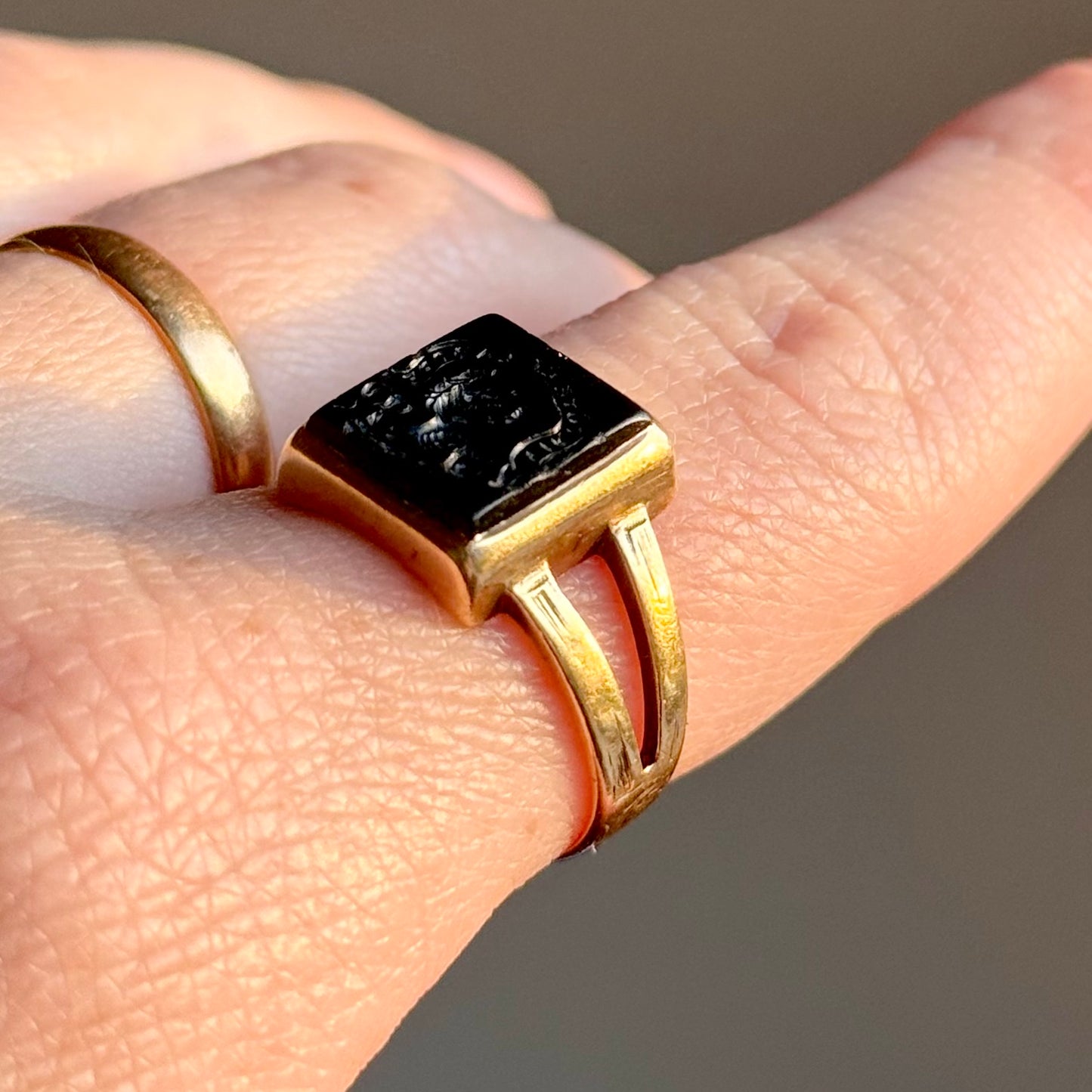Antique Victorian Intaglio Signet Ring in 18 Carat Gold