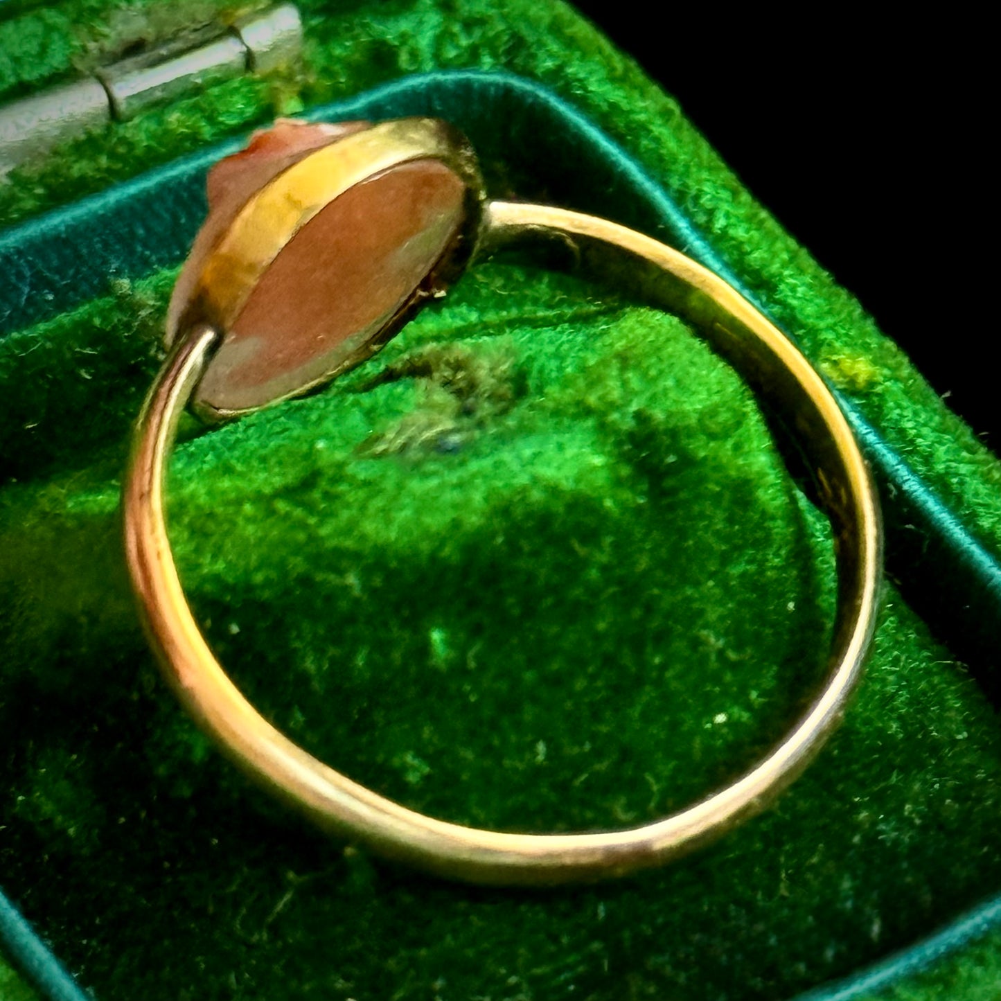 Antique Agate Cameo Ring in 18 Carat Gold