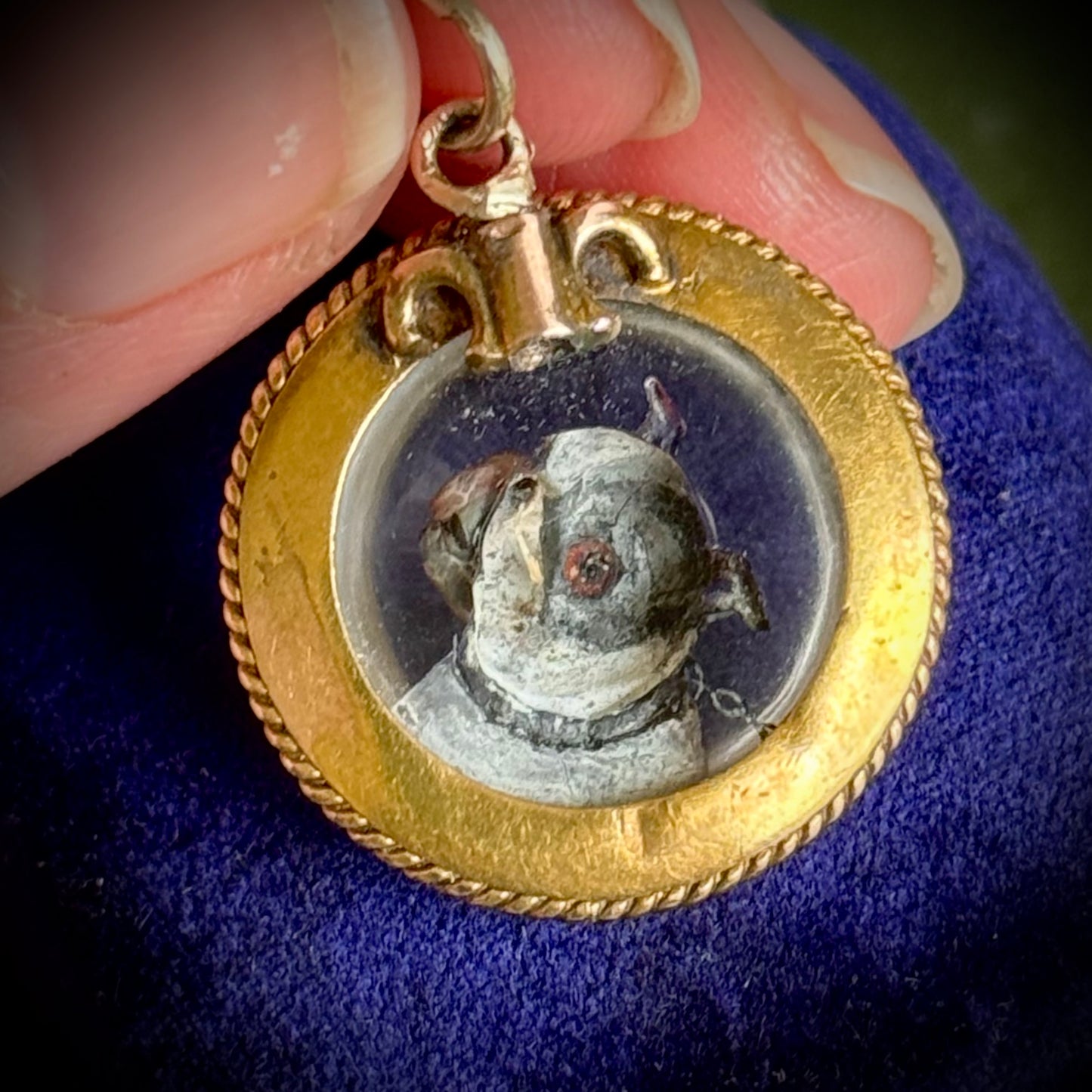 Victorian Dog Essex Crystal Pendant in 9 Carat Gold
