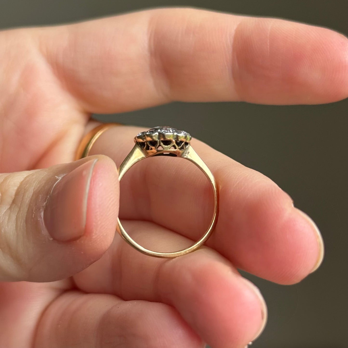 Edwardian Diamond Daisy Cluster Ring in 18 Carat Gold; Circa 1900