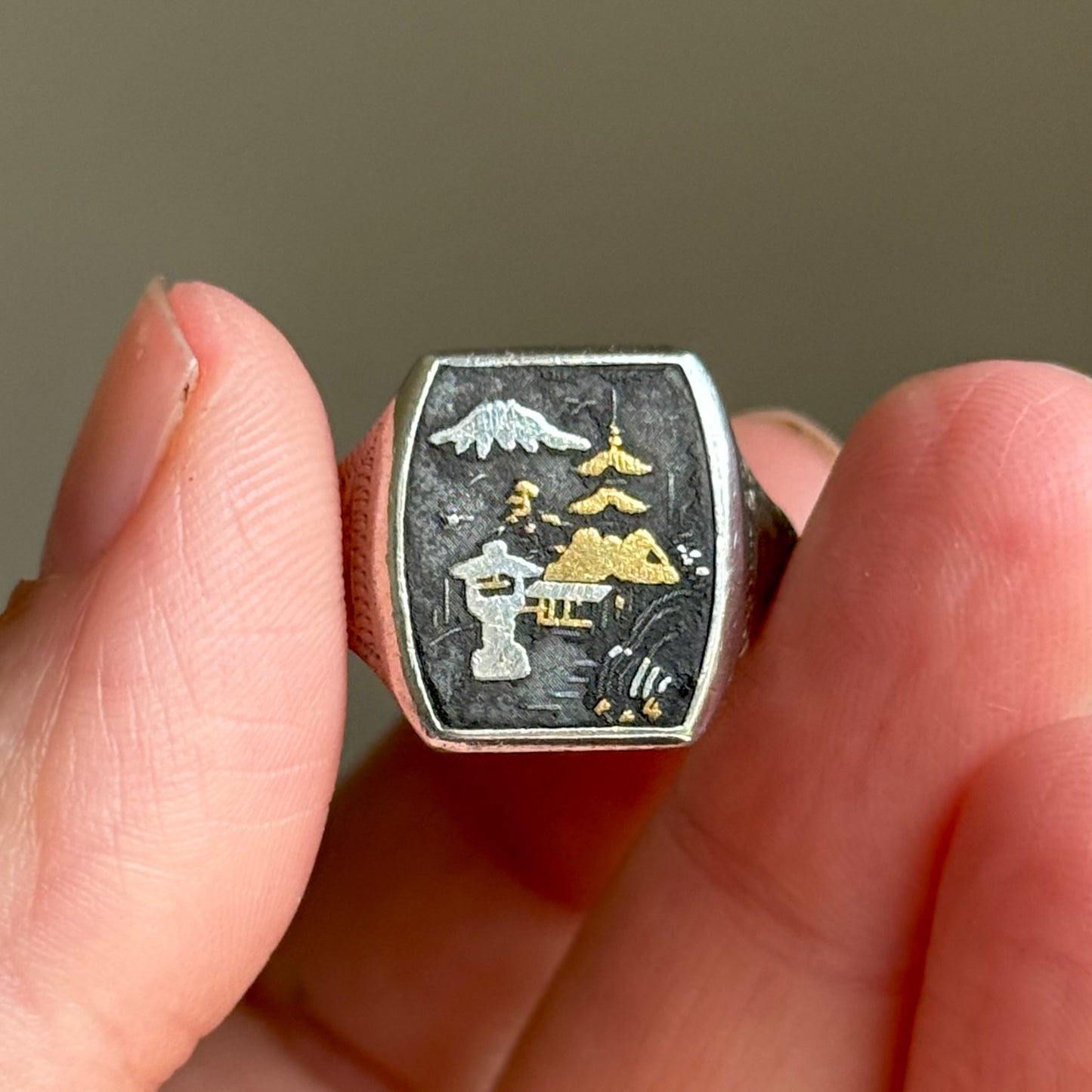 Vintage Damascene Japanese Scene Signet Ring in Silver