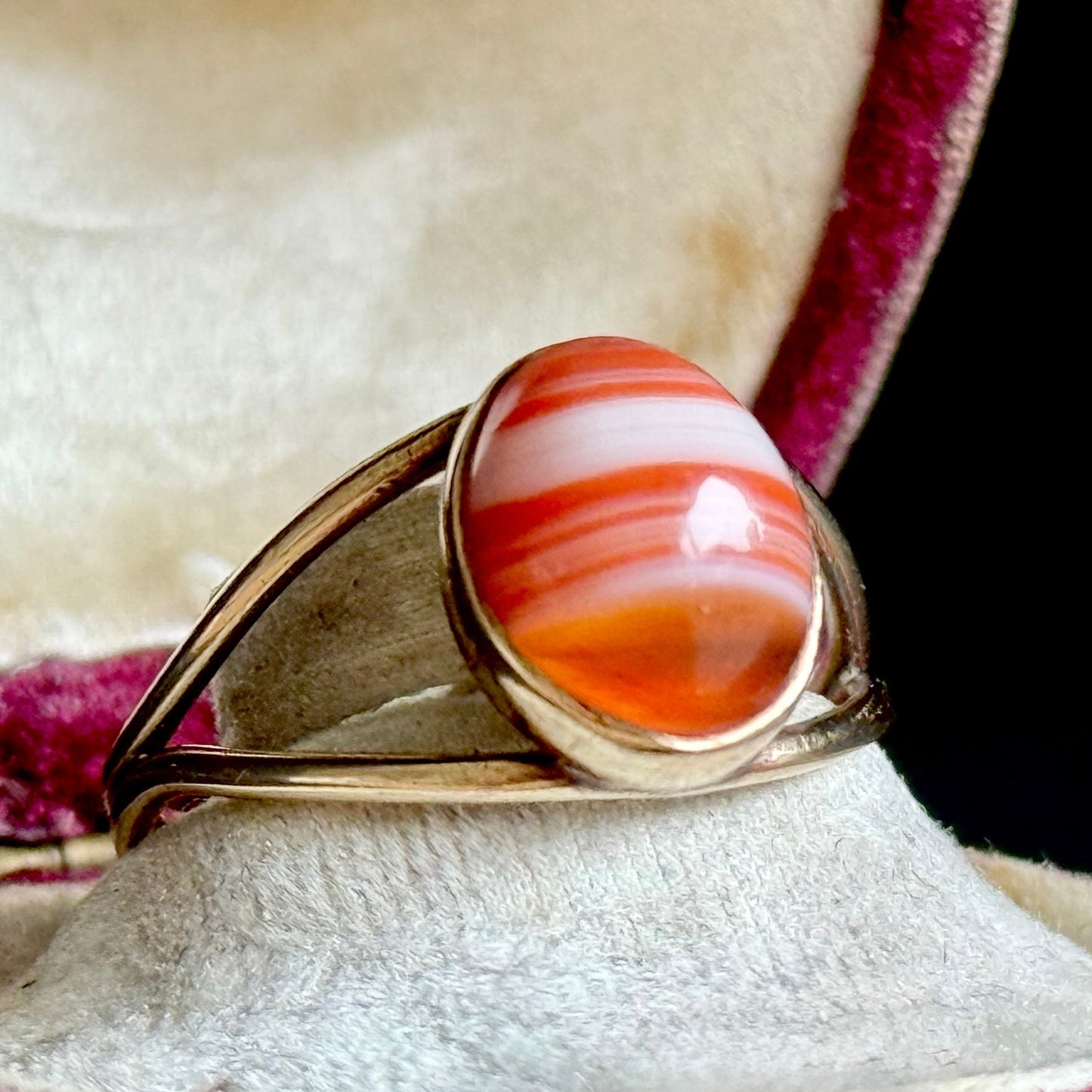 Vintage Banded Carnelian Agate Ring in 9 Carat Gold