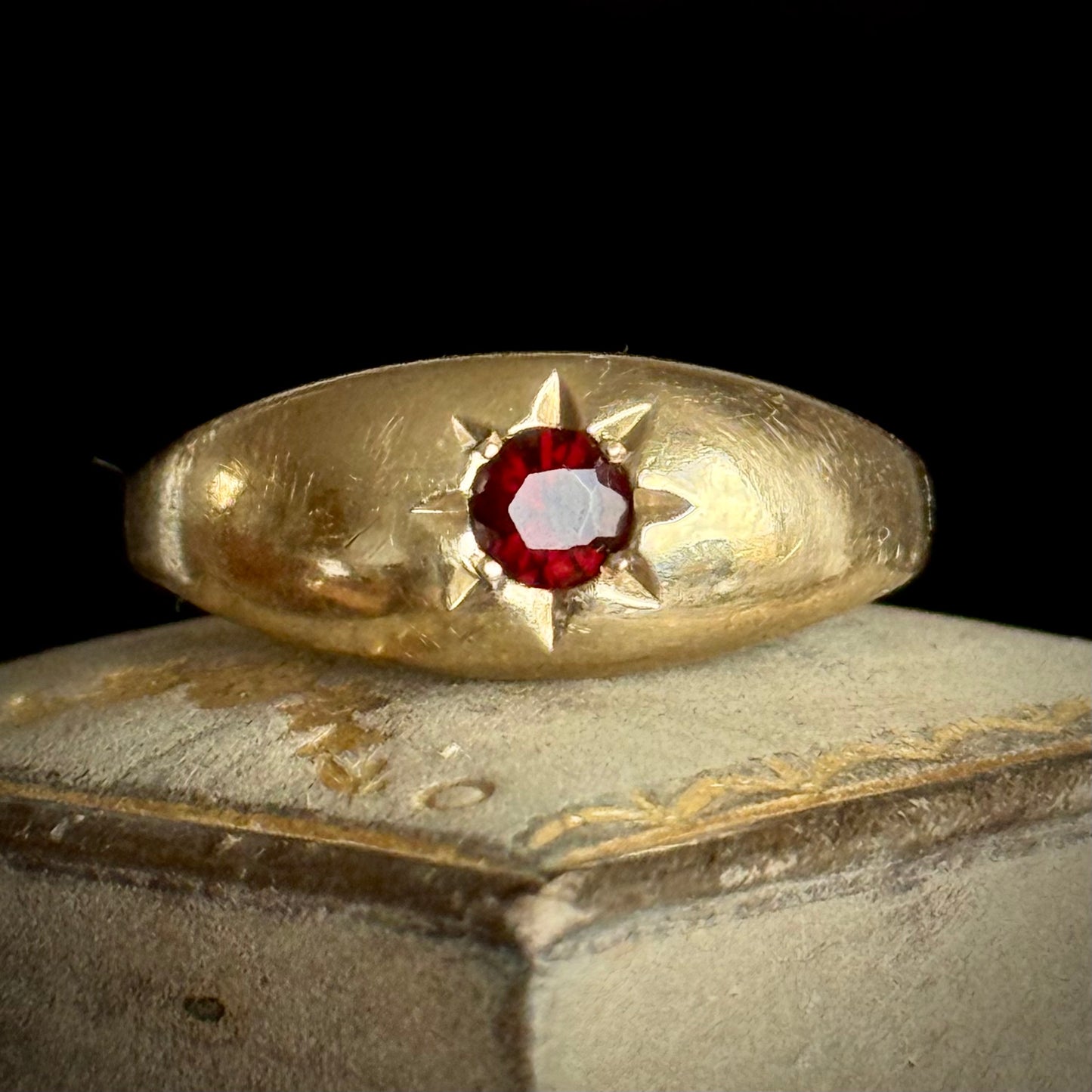 Vintage Garnet Ring in 9 Carat Gold; Circa 1980