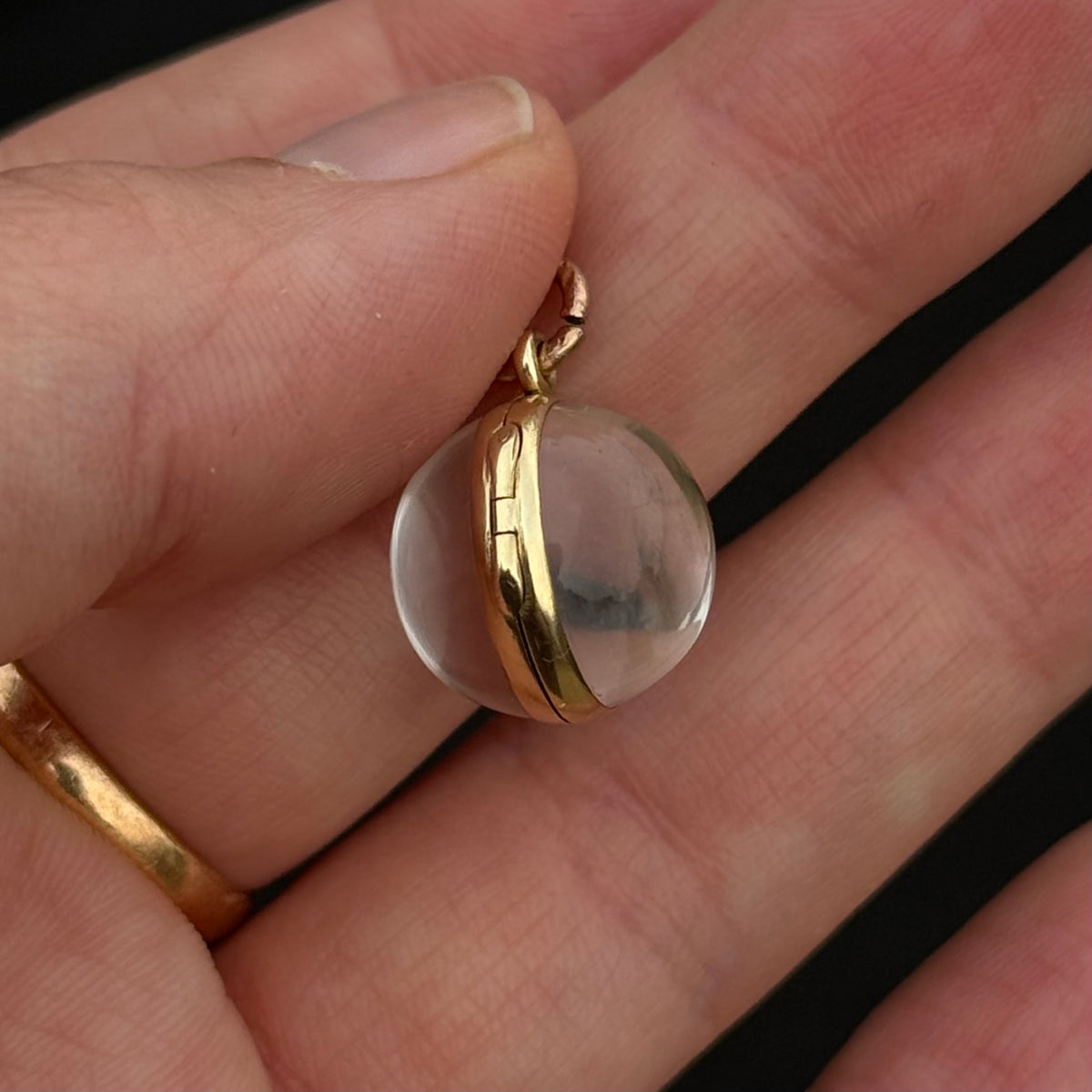 Antique Victorian Pool of Light in 9 Carat Gold; Circa 1880