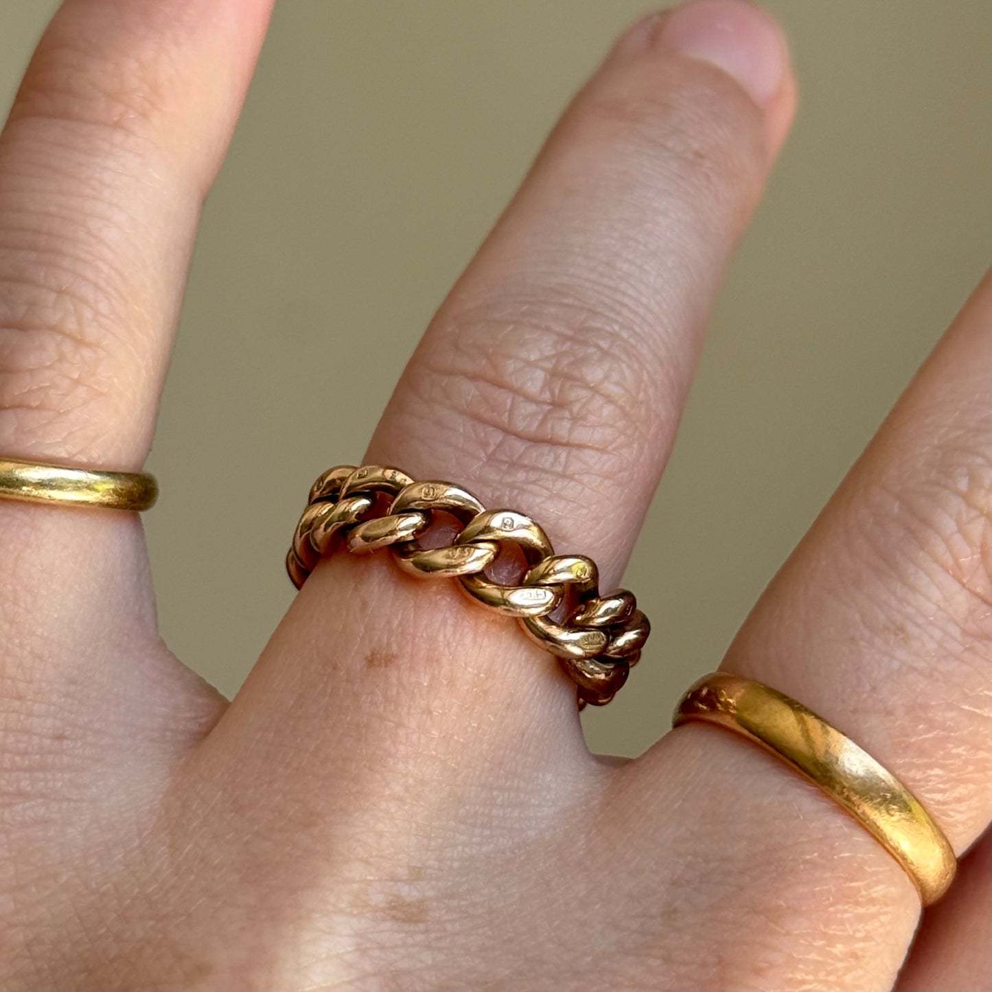 Antique Chunky Chain Curb Chain Ring in 9 Carat Gold