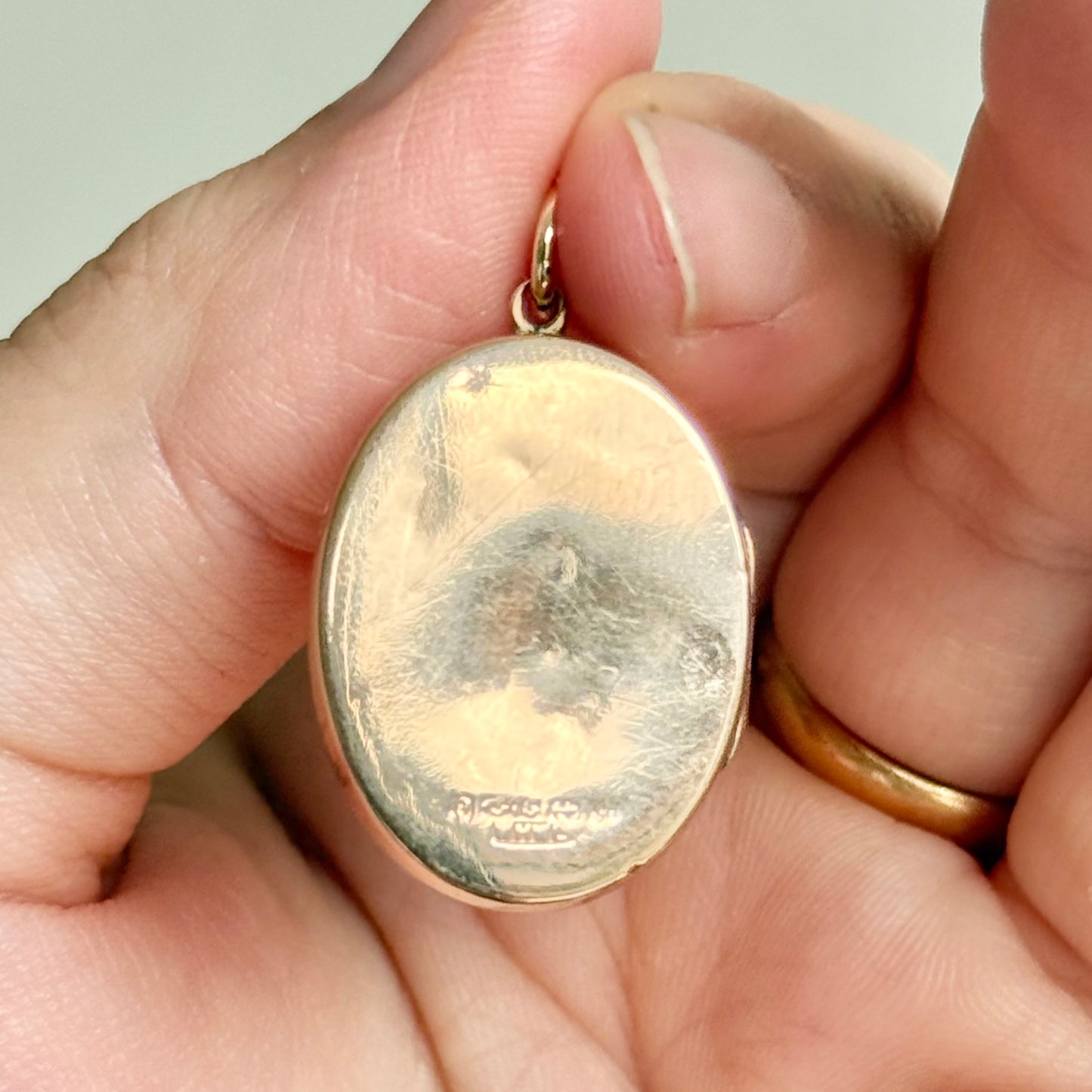 Antique 'In Remembrance' Oval Locket in 9 Carat Gold; Circa 1915