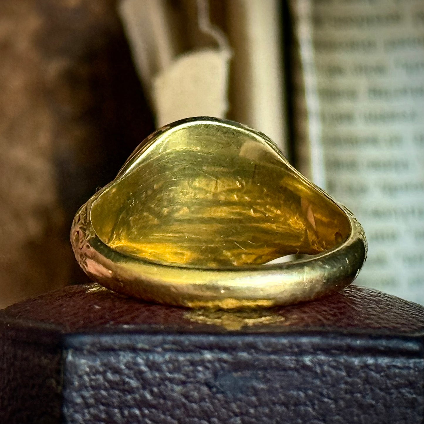 Victorian Agate Mourning Signet Ring in 18 Carat Gold