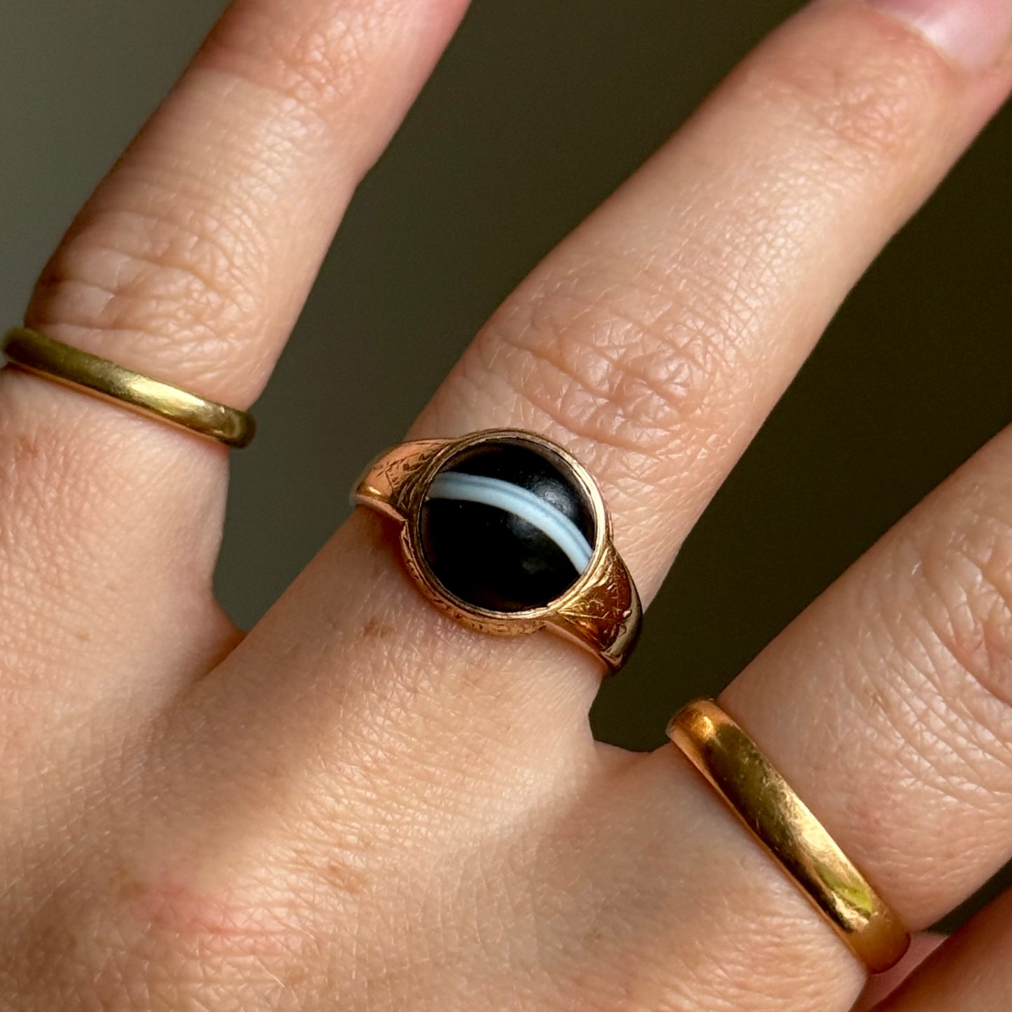 Antique Victorian Banded Agate Signet Ring 15 Carat Gold