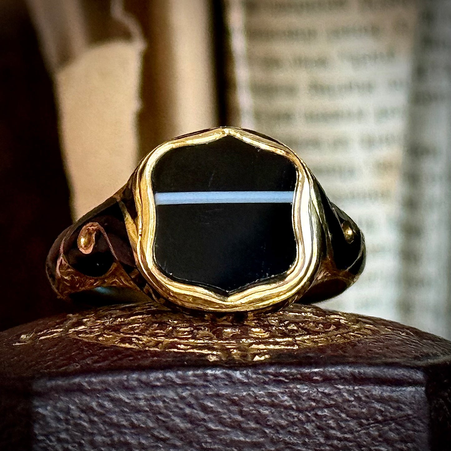 Victorian Agate Mourning Signet Ring in 18 Carat Gold
