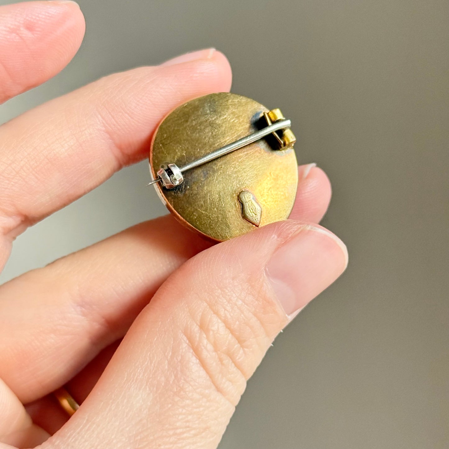 Victorian Lucky Essex Crystal Brooch in 9 Carat Gold; Circa 1860