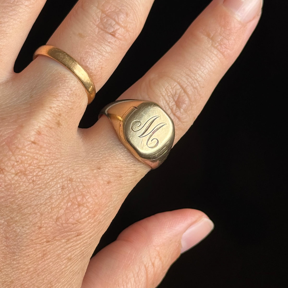 Vintage Hidden Compartment Signet Ring 9 Carat gold; Circa 1941