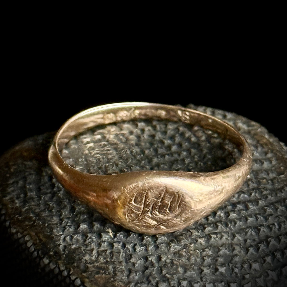 Antique 'Ida' Signet Ring in 9 Carat Gold; Circa 1921