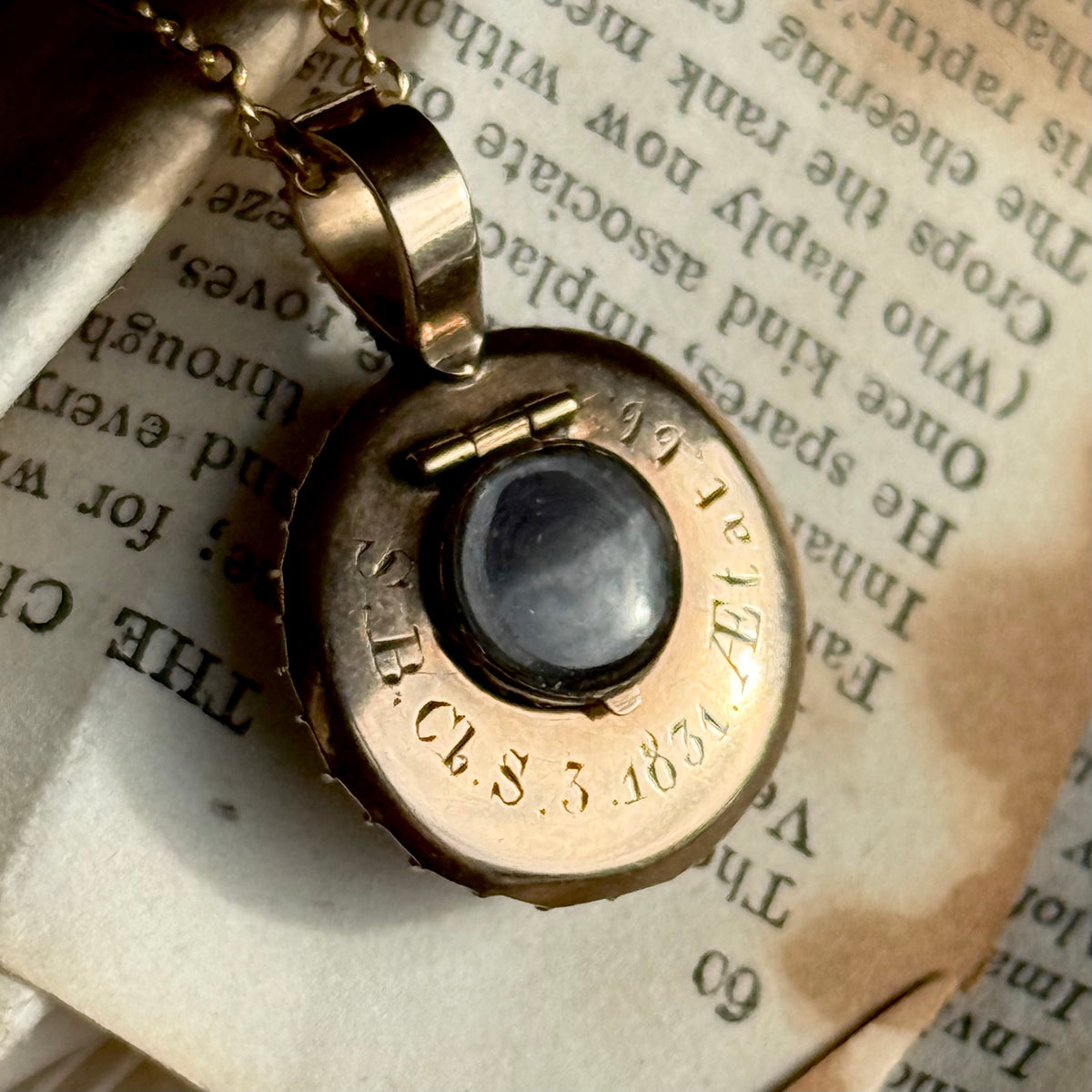 Georgian Locket Pendant & Chain in 9 Carat Gold; Circa 1831