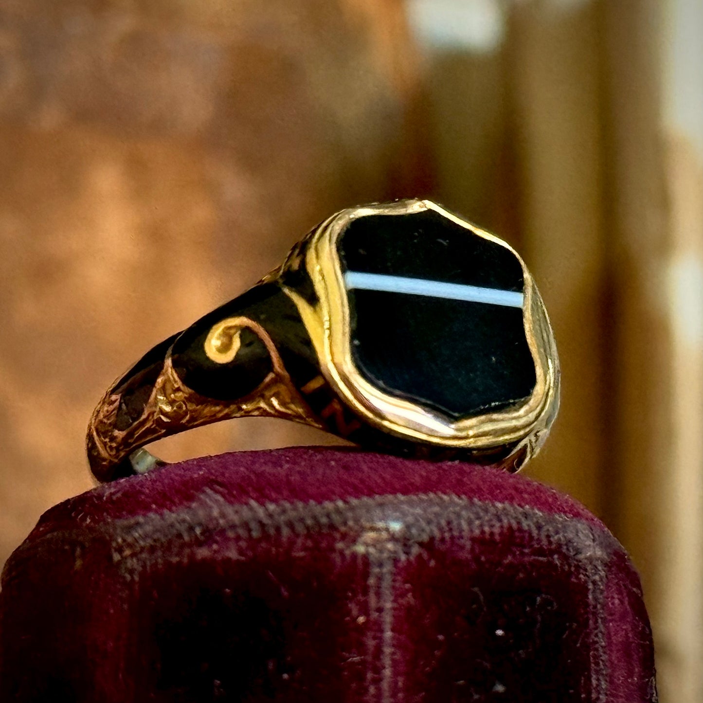 Victorian Agate Mourning Signet Ring in 18 Carat Gold