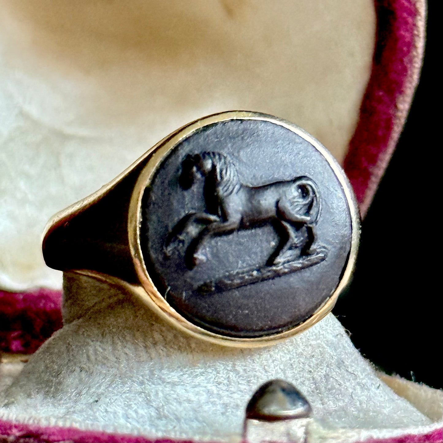 Preloved Wedgwood & 9 Carat Gold Ferian Horse Cameo Ring