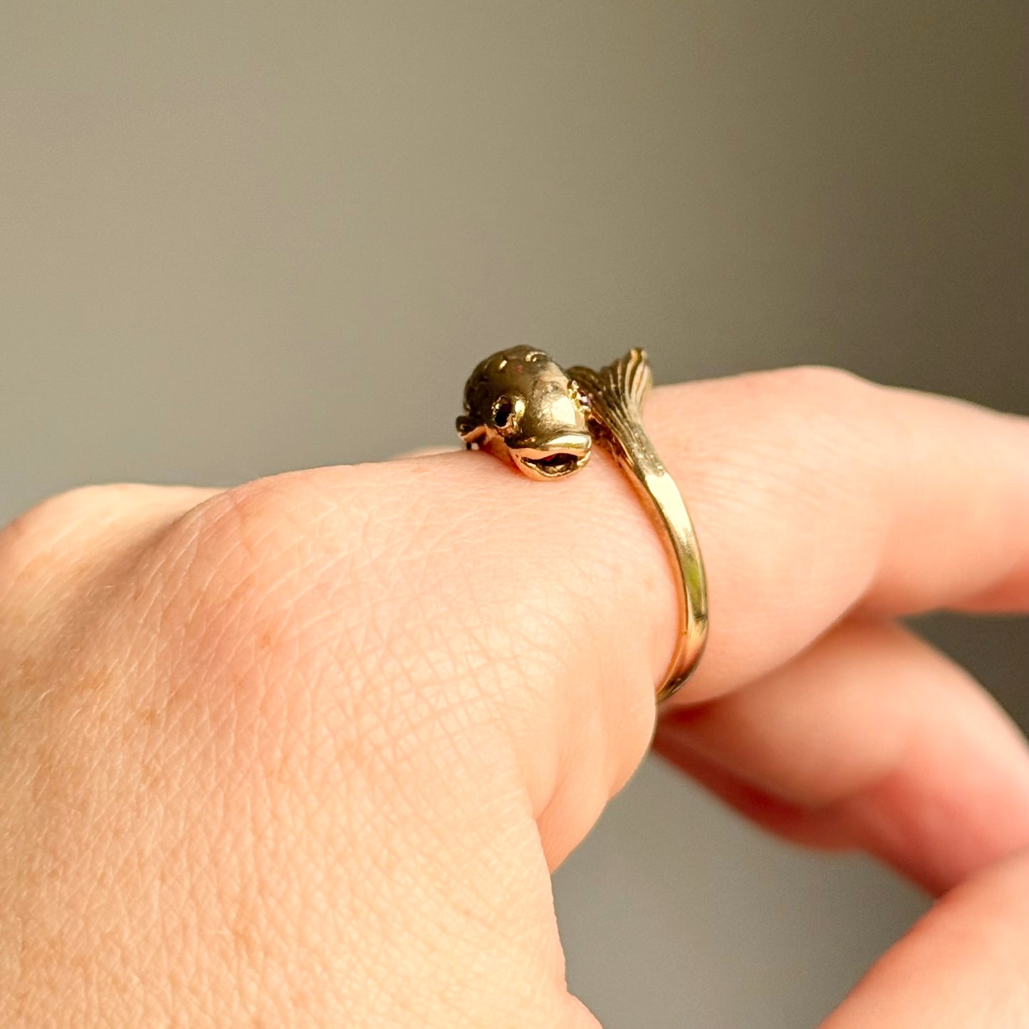 Vintage Symbolic Garnet Eye’d Koi Ring in 9 Carat Gold; Circa 1975