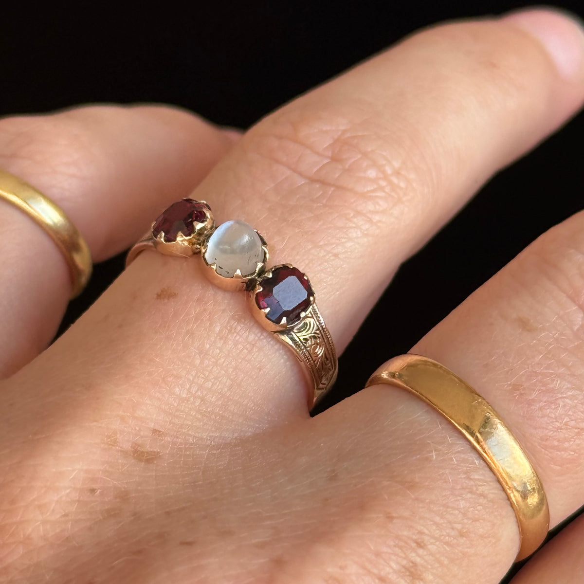 Moonstone & Garnet Ring in 15 Carat gold; Circa 1880