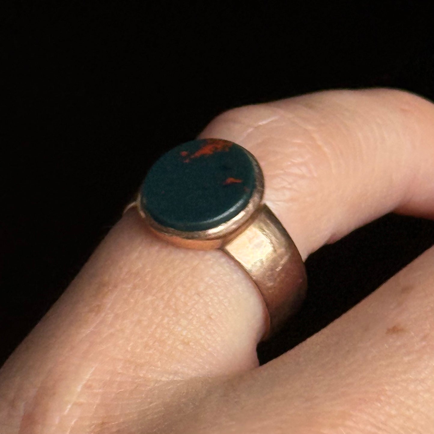 Antique bloodstone Signet Ring in 9 Carat Rose Gold; Circa 1893