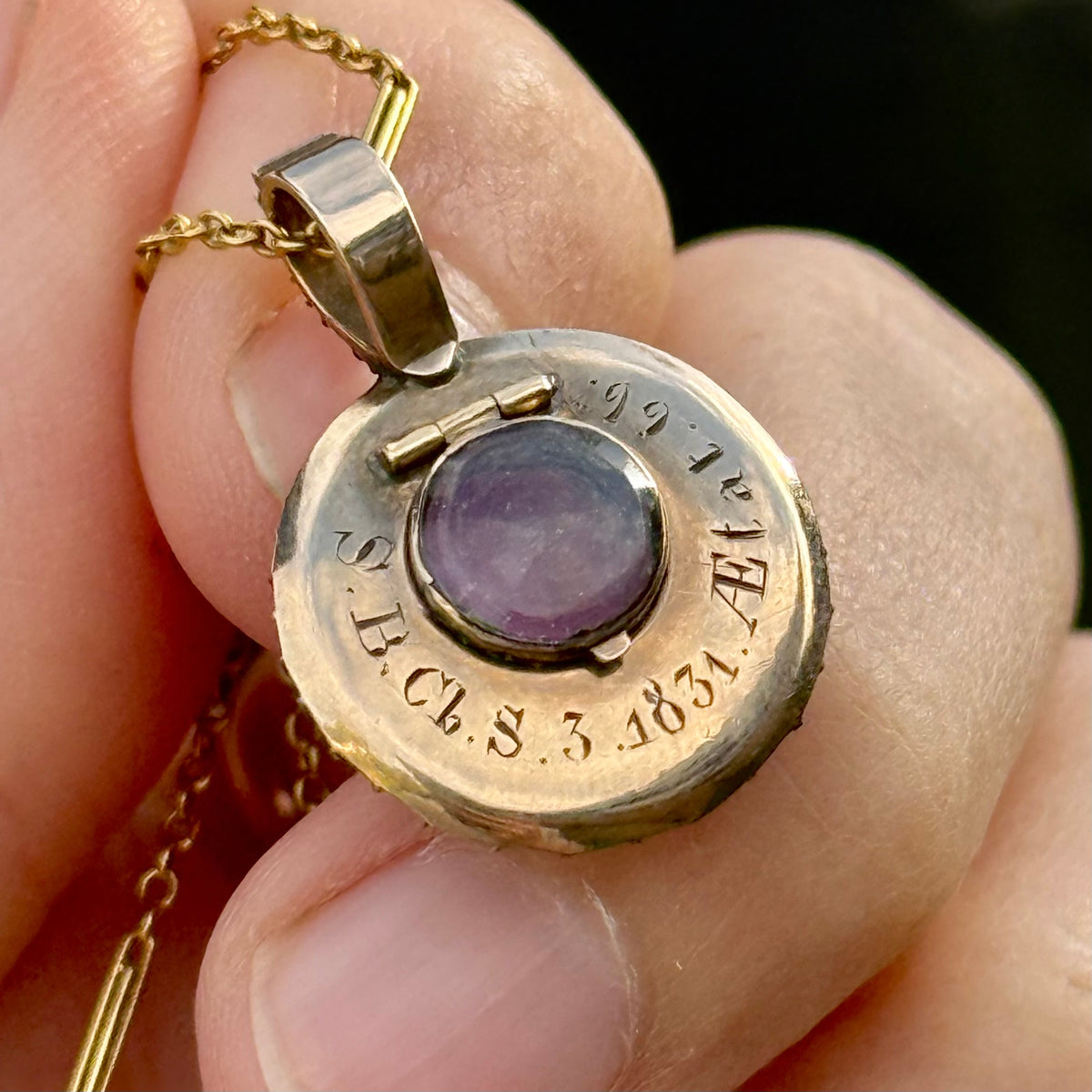 Georgian Locket Pendant & Chain in 9 Carat Gold; Circa 1831