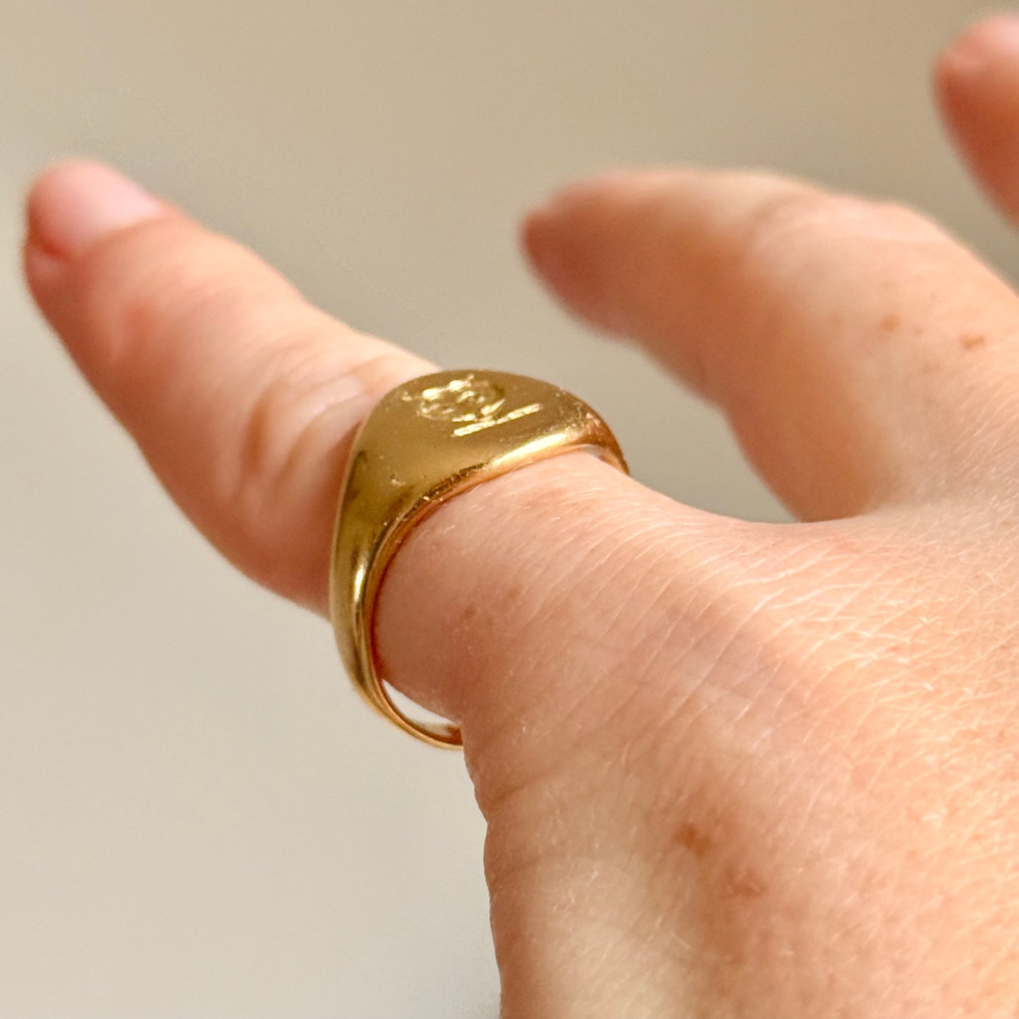 Antique Leopard Signet Ring in 18 Carat Gold