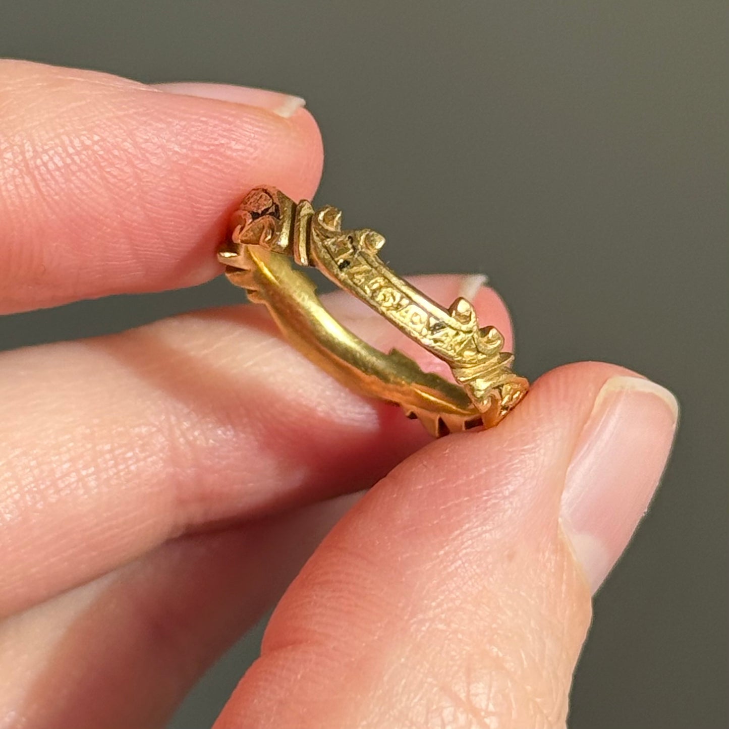 Georgian Mourning ring for Hon. Elizabeth Heathcote in 18 Carat Gold; Circa 1746