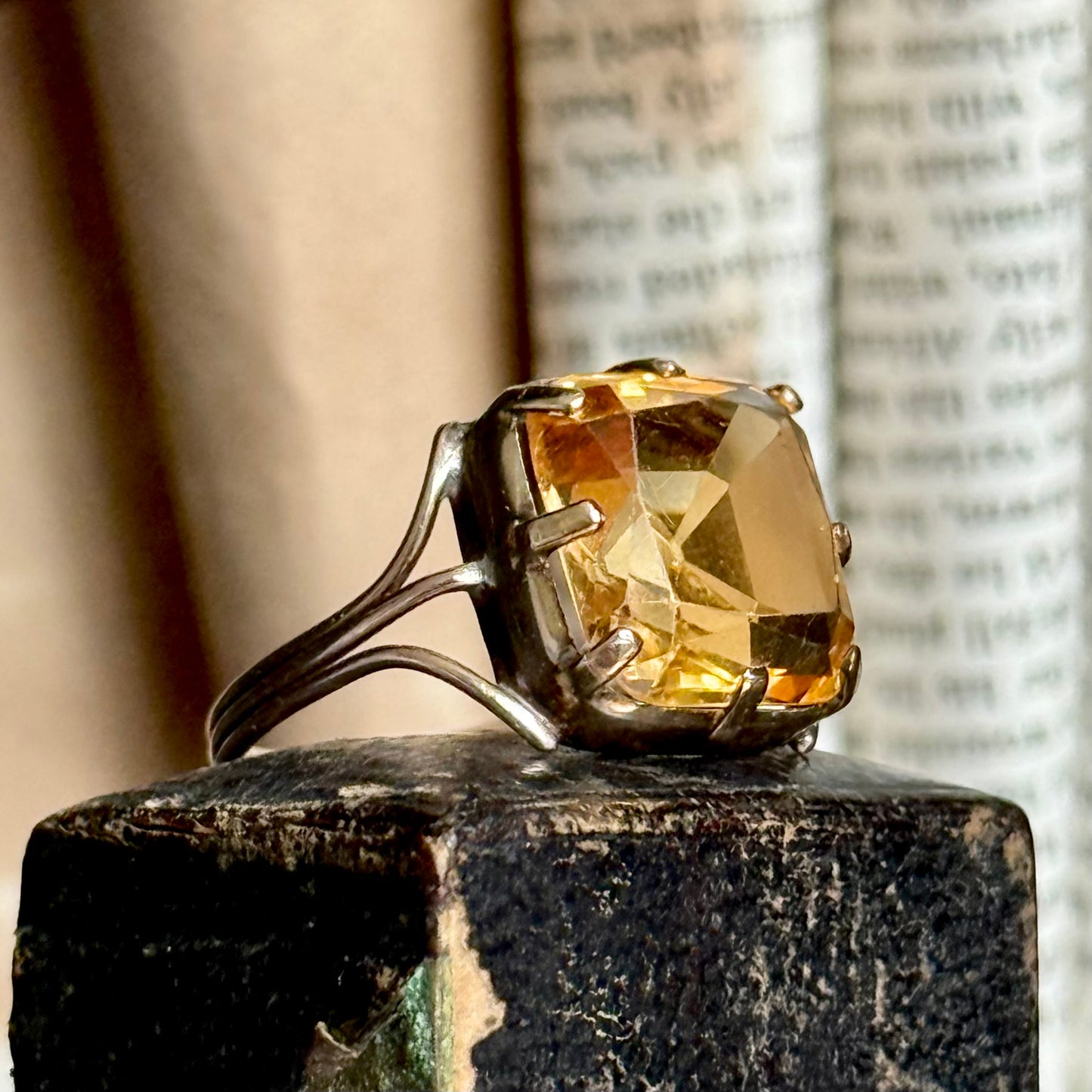 Early Victorian Citrine Ring in 9 Carat Gold; Circa 1840