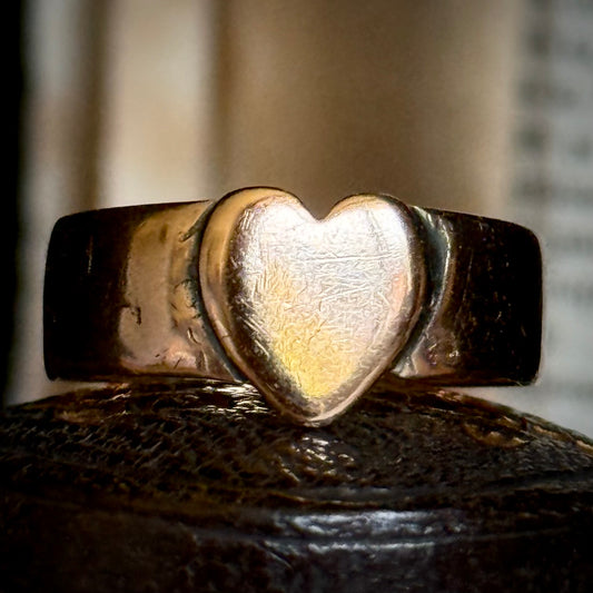Edwardian Sweetheart Ring in 9 Carat Gold