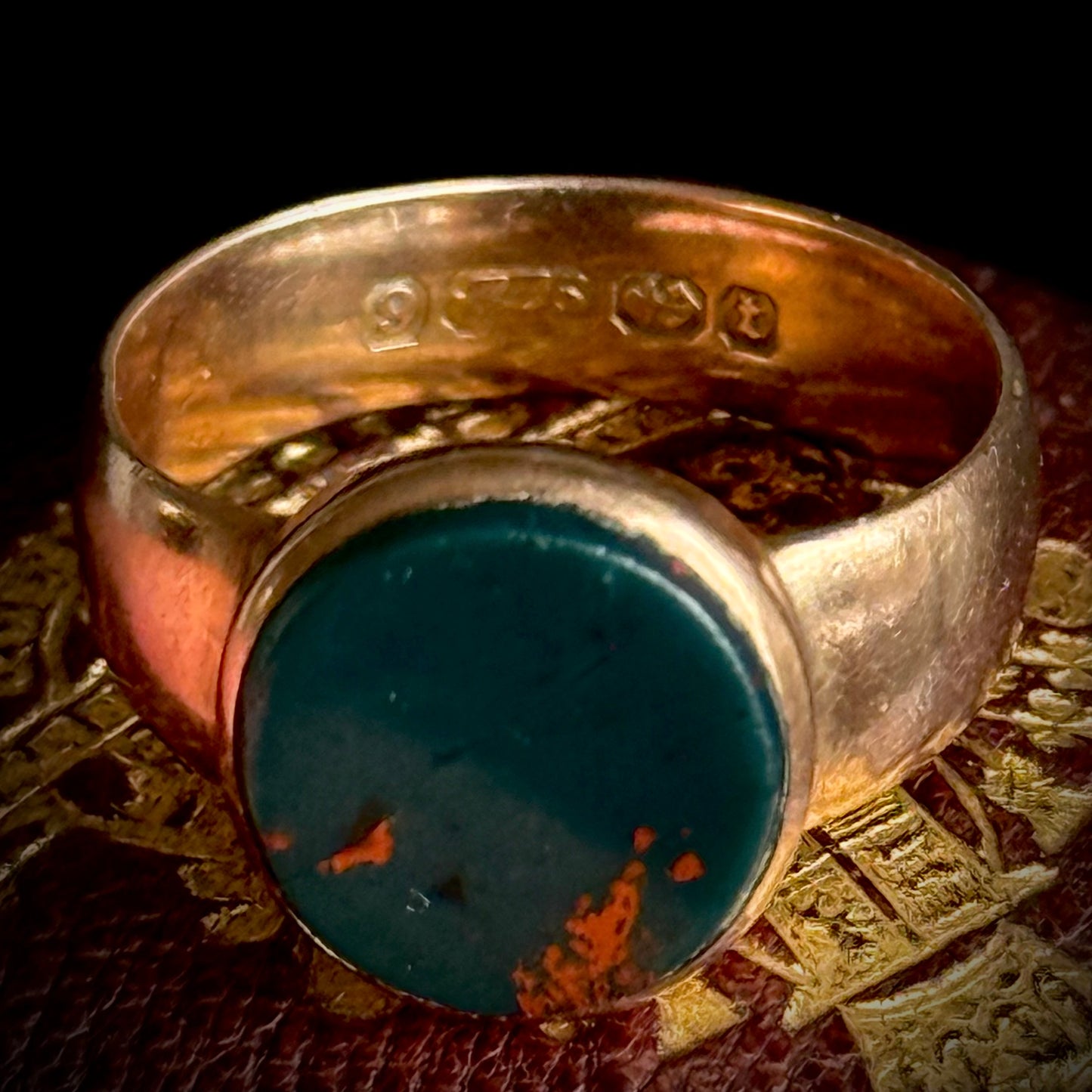Antique bloodstone Signet Ring in 9 Carat Rose Gold; Circa 1893