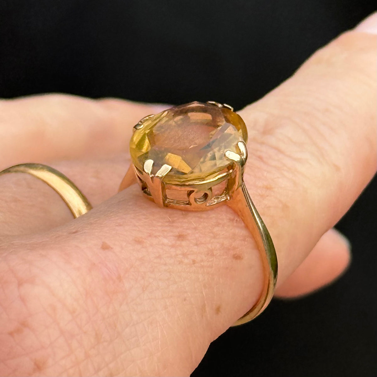 Vintage Large Citrine Ring in 9 Carat Gold; circa 1950