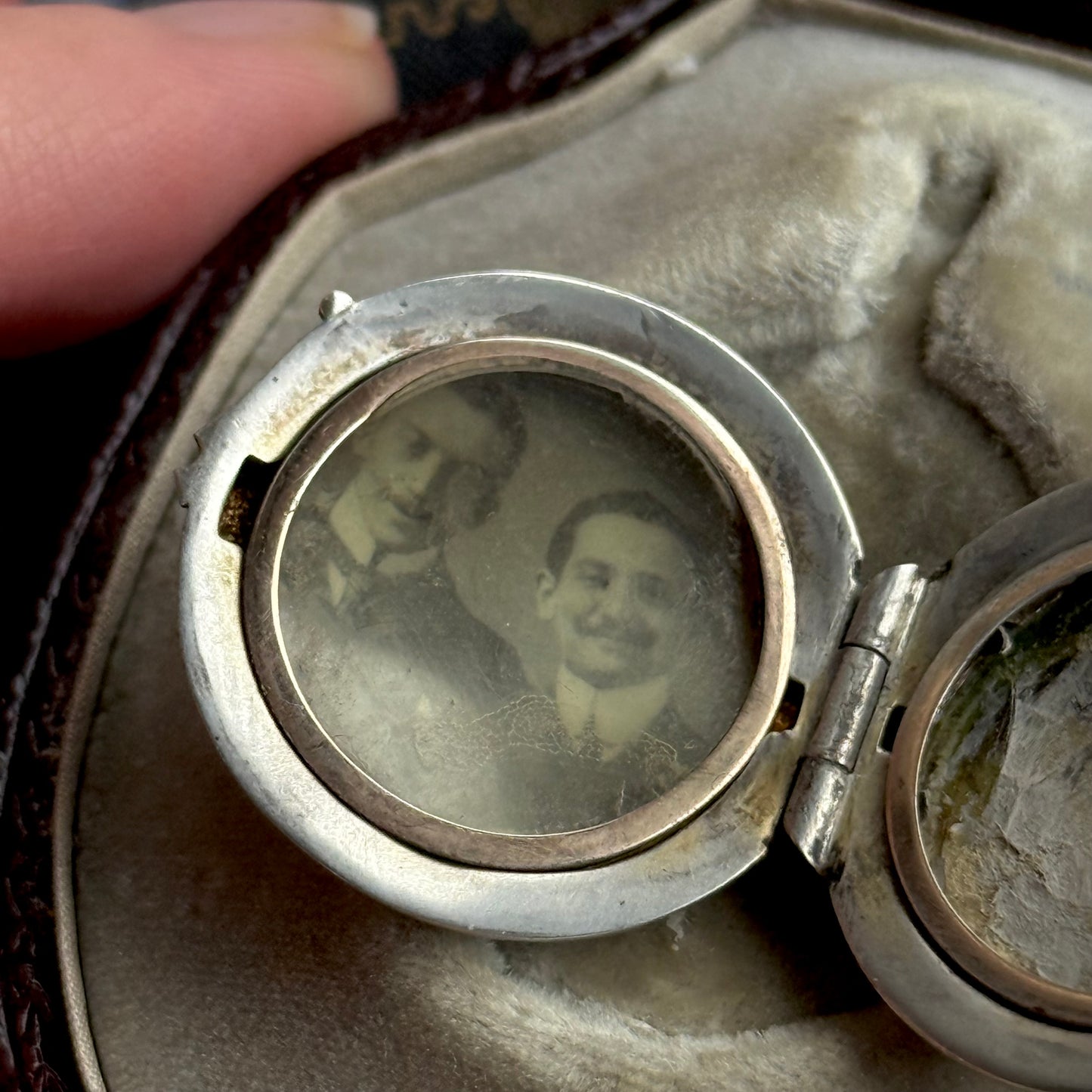 Antique Sentimental Locket in silver; Circa 1904