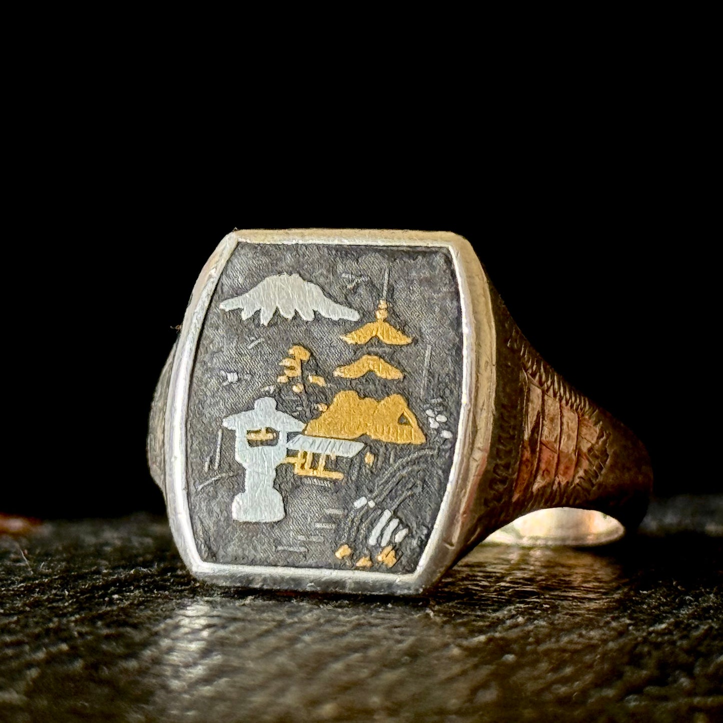 Vintage Damascene Japanese Scene Signet Ring in Silver