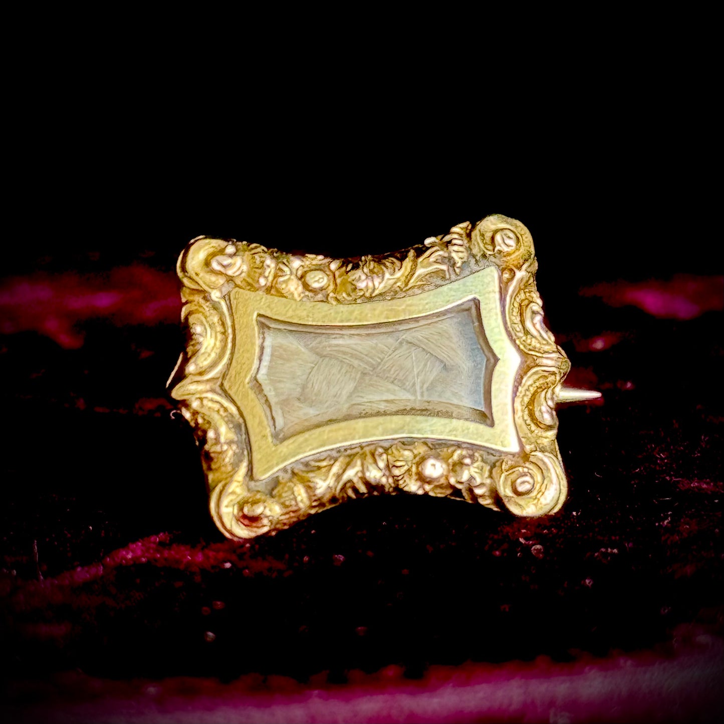 Antique Sentimental Brooch in 18 Carat Gold; Circa 1832
