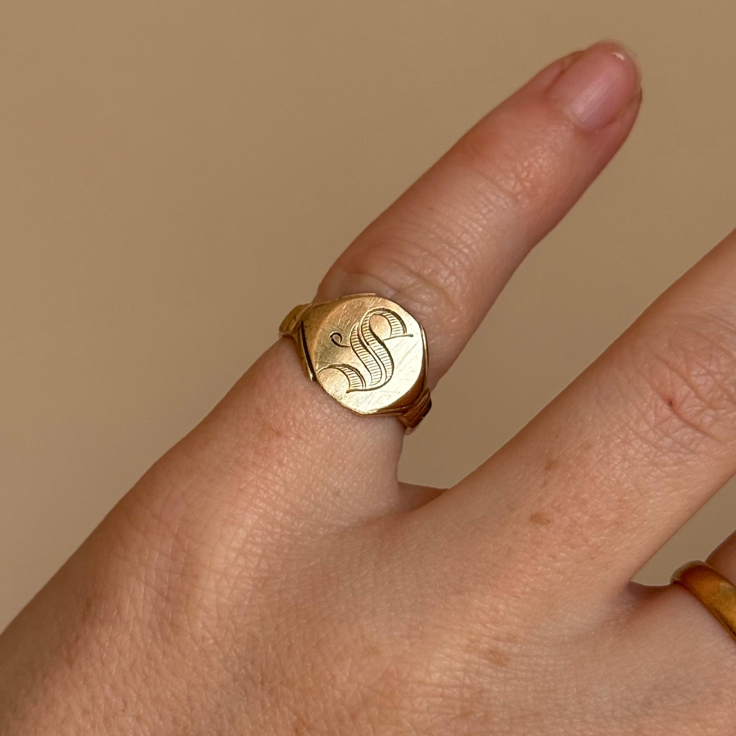 Antique Letter 'S' Signet Ring in 10 Carat Gold